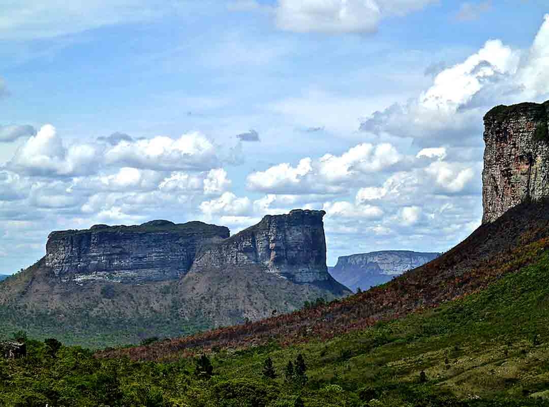 Parque Nacional da Chapada das Mesas, Maranhão: Com uma área de aproximadamente 160 mil hectares, o parque é conhecido por suas formações rochosas impressionantes, cachoeiras exuberantes, rios de águas cristalinas e uma flora e fauna ricas e diversificadas. Reprodução: Flipar