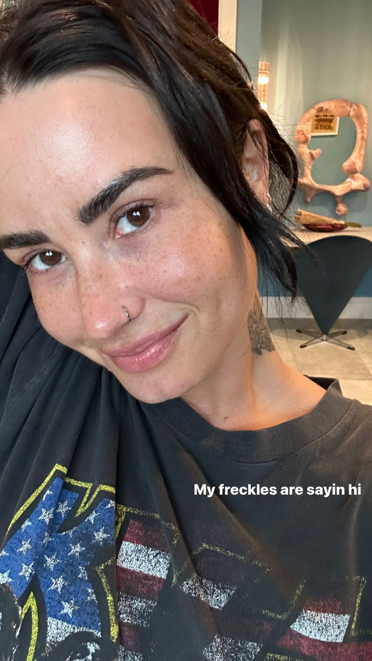 Demi Lovato surge sem filtro e maquiagem. Foto: Reprodução / Instagram 30.03.2023