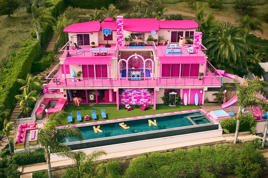 A DreamHouse, a Casa da Barbie, em Malibu, que foi renovada com decoração inspirada no boneco Ken. Foto: Hogwash Studios