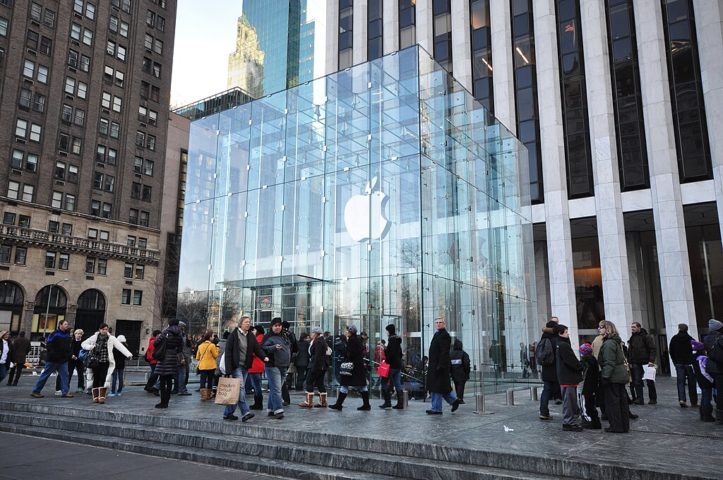 Além disso, a Apple é conhecida por seu marketing altamente eficaz, com lançamentos de produtos antecipados e eventos que geram grande expectativa.  Reprodução: Flipar