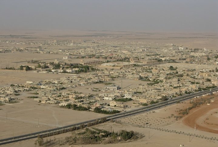 A região é pouco povoada, sendo habitada principalmente por comunidades beduínas nômades que dependem da criação de gado, como camelos e ovelhas, para sua subsistência.  Reprodução: Flipar