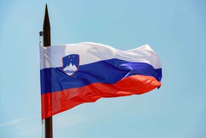 Eslovênia - Em 4/10/2022, tornou-se o primeiro país do Leste Europeu a legalizar o casamento de pessoas do mesmo sexo e a adoção de crianças por casais homoafetivos. Para isso, o Parlamento aprovou uma emenda à Constituição. Reprodução: Flipar