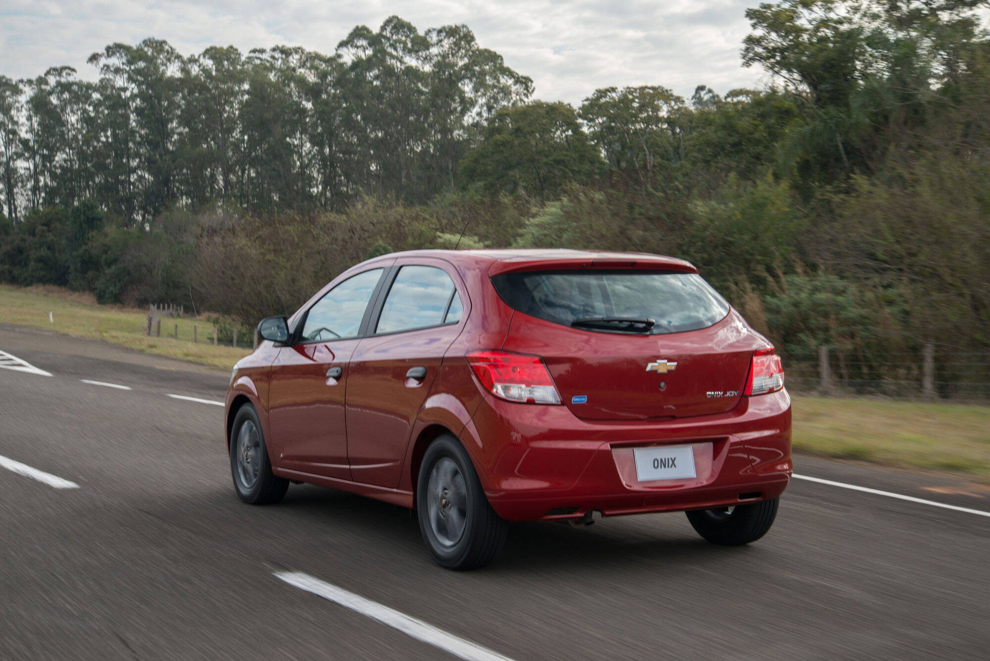 Chevrolet Onix Joy. Foto: Divulgação/General Motors