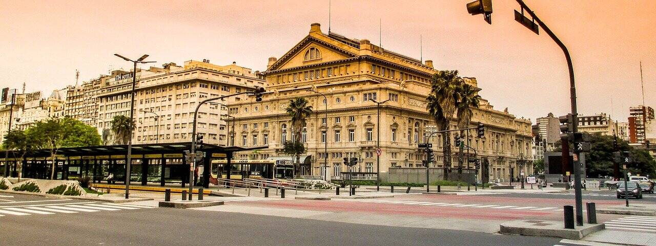 Teatro Colón é um dos mais antigos da capital argentina. Foto: Pixabay