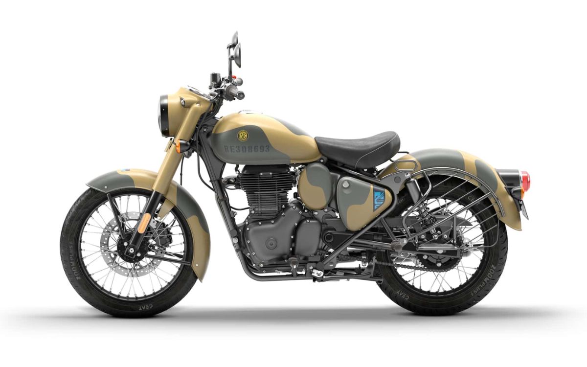 Classic 350 na versão Commando Sand. Foto: Divulgação/Royal Enfield