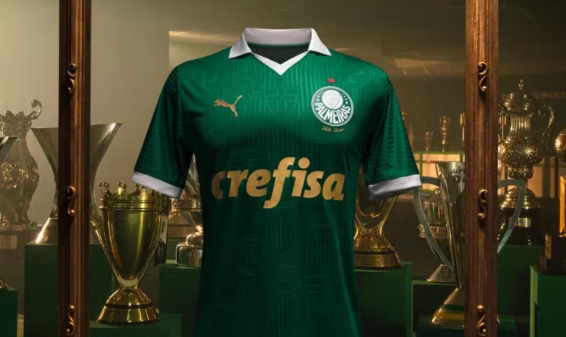 O Palmeiras chegou a um acordo com a Puma e deve formalizar a renovação de contrato com a marca alemã em breve. O novo vínculo entre o clube e a empresa será válido até o fim de 2027. Veja na galeria acima quais são as fornecedoras de materiais esportivos de outros gigantes do futebol brasileiro. Foto:  Divulgação