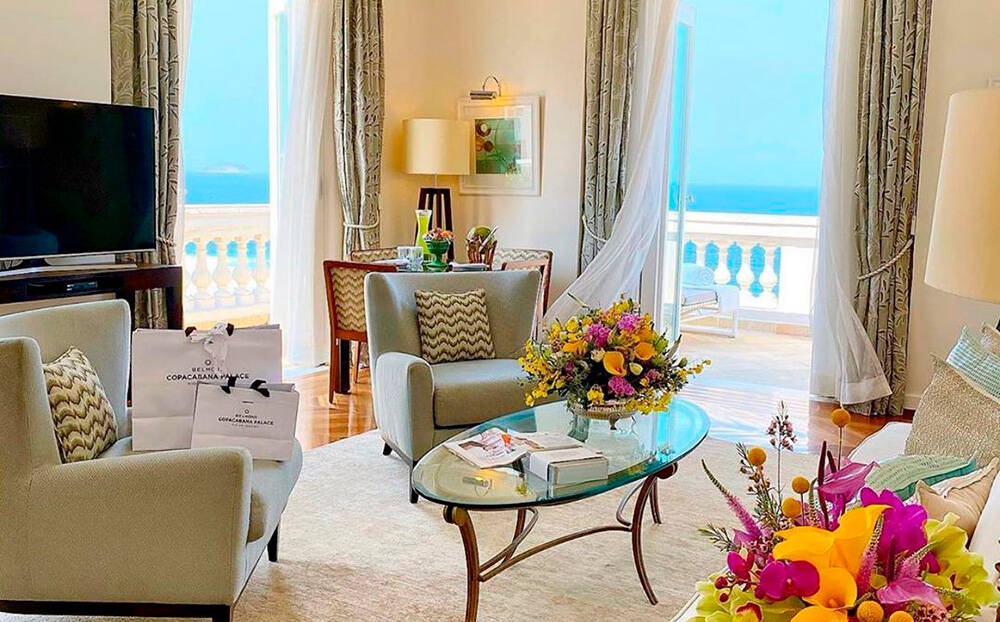O hotel Copacabana Palace tem quase 100 anos e é um marco da praia de mesmo nome. Foto: Reprodução/Instagram