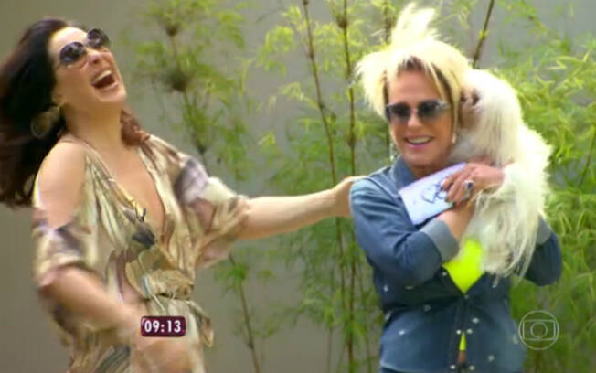 A atriz, dona de Sushi, não conseguiu segurar o riso com a situação. Foto: Reprodução