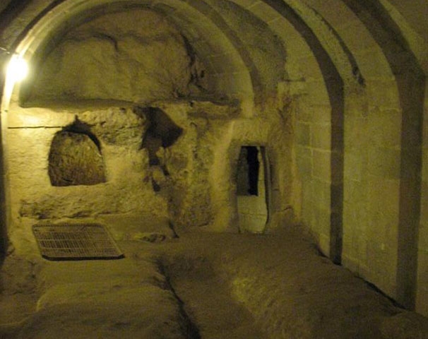 Possuía também estábulos, escolas, vinícolas, escadaria e até uma capela. O óleo de lamparina para iluminar a cidade também era produzido no local  Reprodução: Flipar