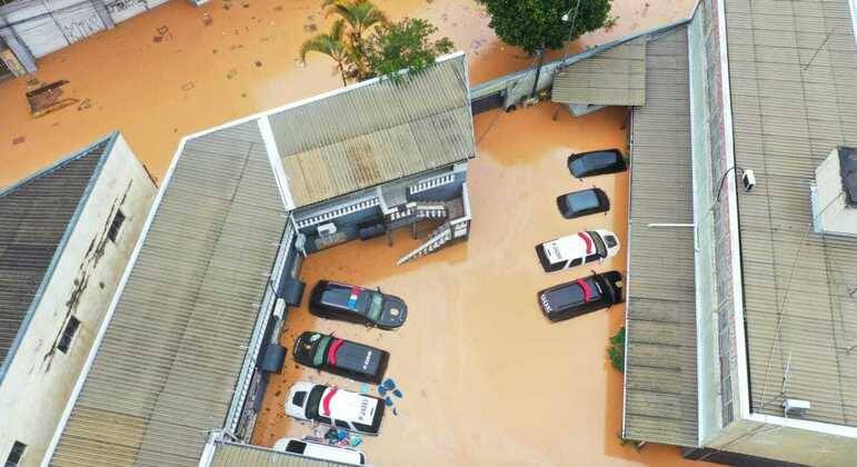 Chuvas em São Paulo deixam carros submersos. Foto: Reprodução