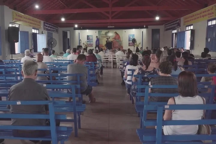 A doutrina espírita moldou a identidade da região, influenciando a vida comunitária e atraindo visitantes em busca de atendimentos espirituais. Reprodução: Flipar