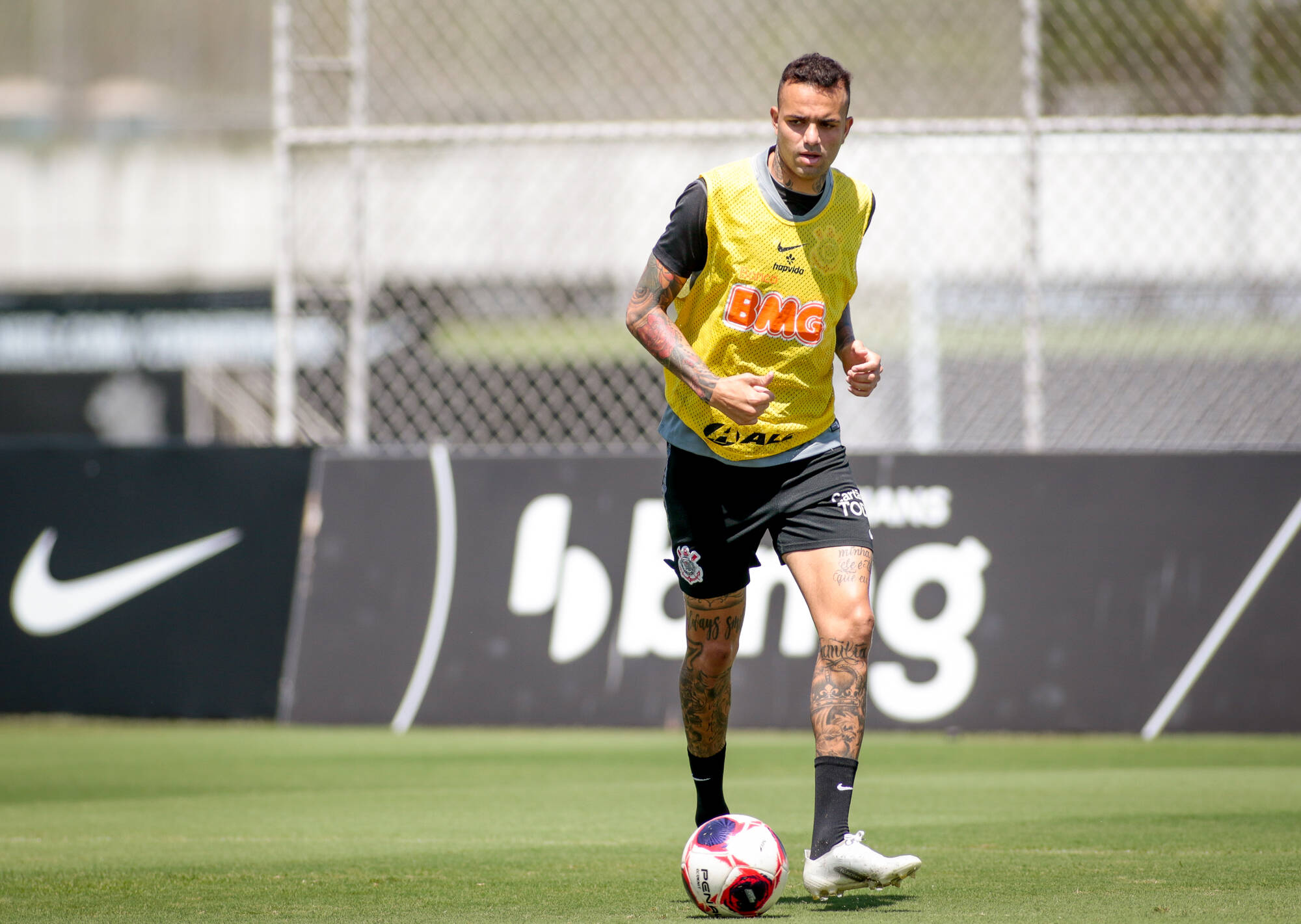 SCCP News on X: Documentário Acesso total rendeu dinheiro ao  Corinthians. Por uma cláusula de confidencialidade imposta pelo próprio  canal de televisão, o valor desembolsado ao Corinthians não será divulgado  📰 @MeuTimao