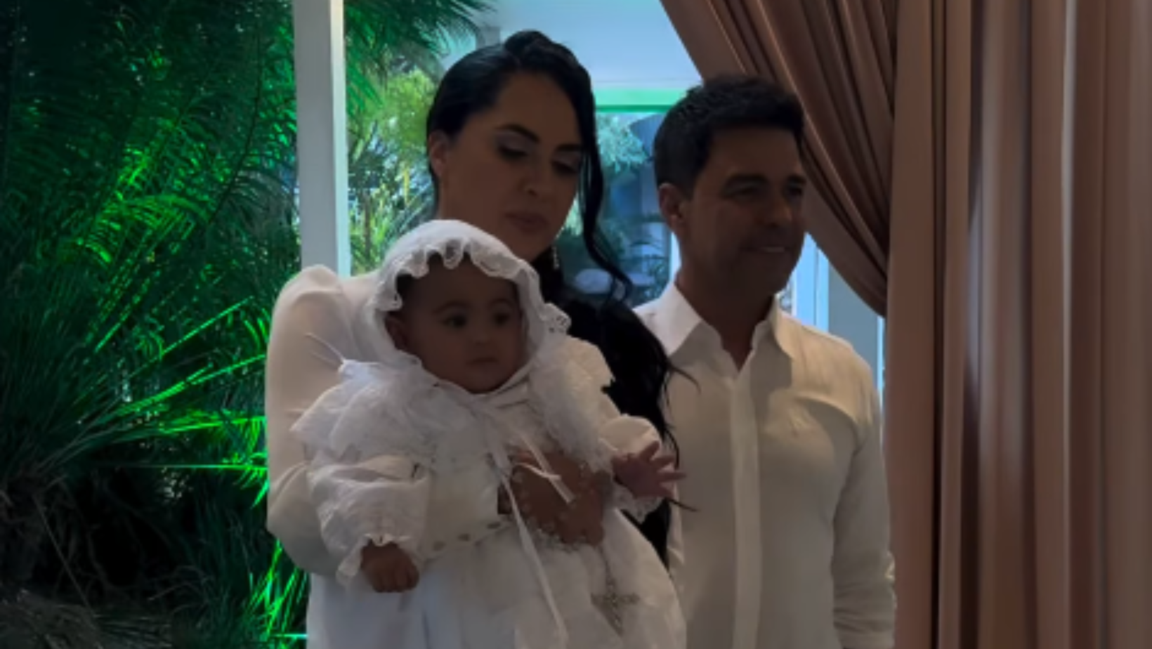 Zezé Di Camargo e Graciele entram comClara. Foto: Reprodução Instagram @gracielelacerdaoficial