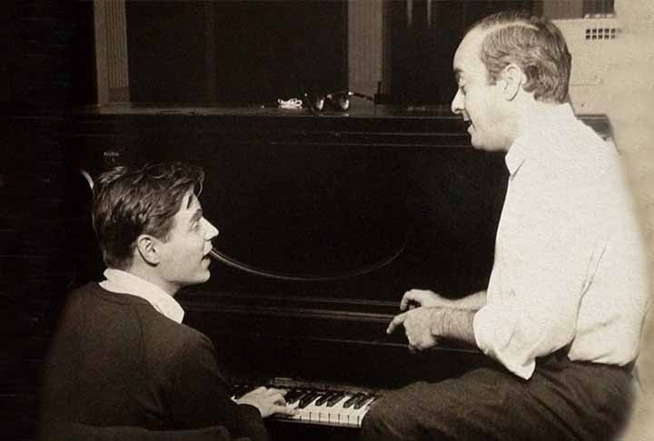 “Orfeu da Conceição” teve canções compostas por Vinicius de Moraes com Tom Jobim, o primeiro trabalho da parceria que mudaria para sempre a música brasileira. A peça foi adaptada por cinema pelo diretor francês Marcel Camus com o título “Orfeu Negro”, premiado com a Palma de Ouro em Cannes, em 1959, e o Oscar, em 1960.
 Reprodução: Flipar