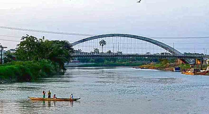 A cidade é cortada pelo rio Babahoyo, formado pela união de dois cursos de água: o Catarama e o São Paulo. Reprodução: Flipar