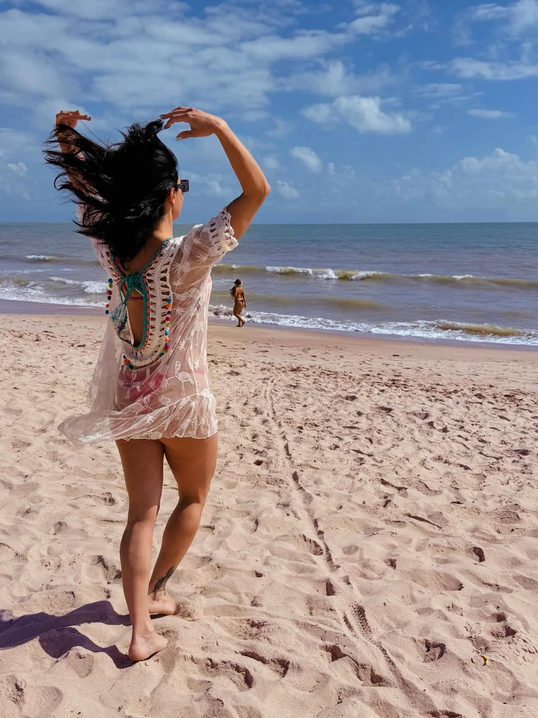 Carol Castro posa de biquíni e aproveita descanso em João Pessoa Instagram