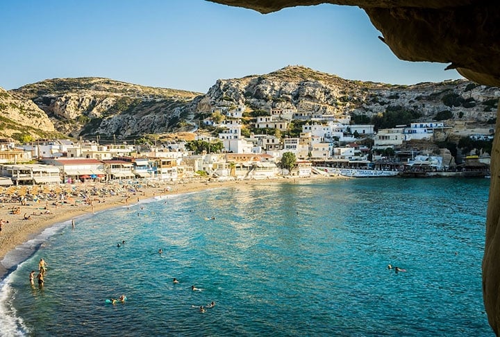 A melhor época para visitar Creta é durante a primavera (abril-junho) ou o outono (setembro-outubro), quando o clima é agradável e há menos turistas. Reprodução: Flipar