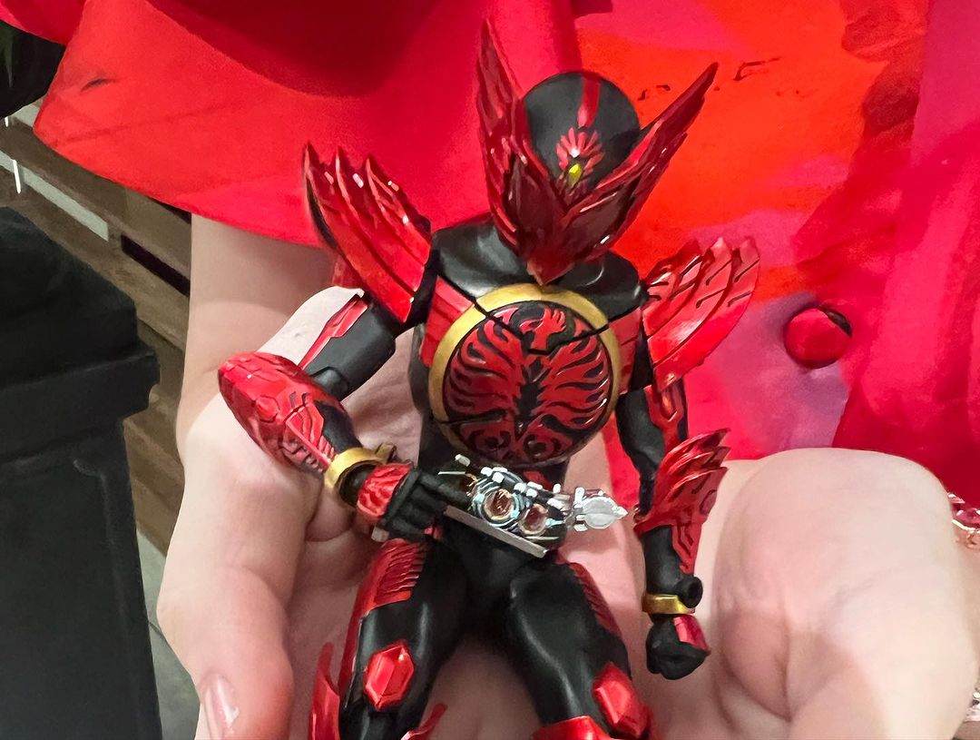 Figura de personagem da série Kamen Rider Reprodução/Instagram