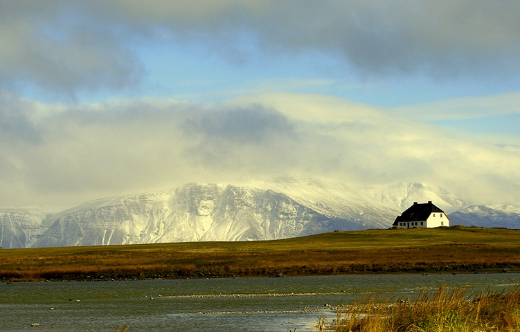 A principal atração turística da Islândia é a neve. Para isso, busque ir no inverno local (o nosso verão). O nome do país, em inglês, é ilha de gelo (Iceland).  Reprodução: Flipar