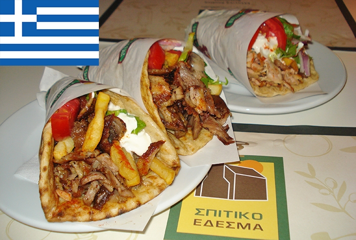 17º lugar - Gyros (Grécia) - Carne assada servida num pão de pita. Como acompanhamento, verduras e molhos. Os mais comuns acompanhamentos são o tomate, a cebola e o molho tzatziki. Reprodução: Flipar