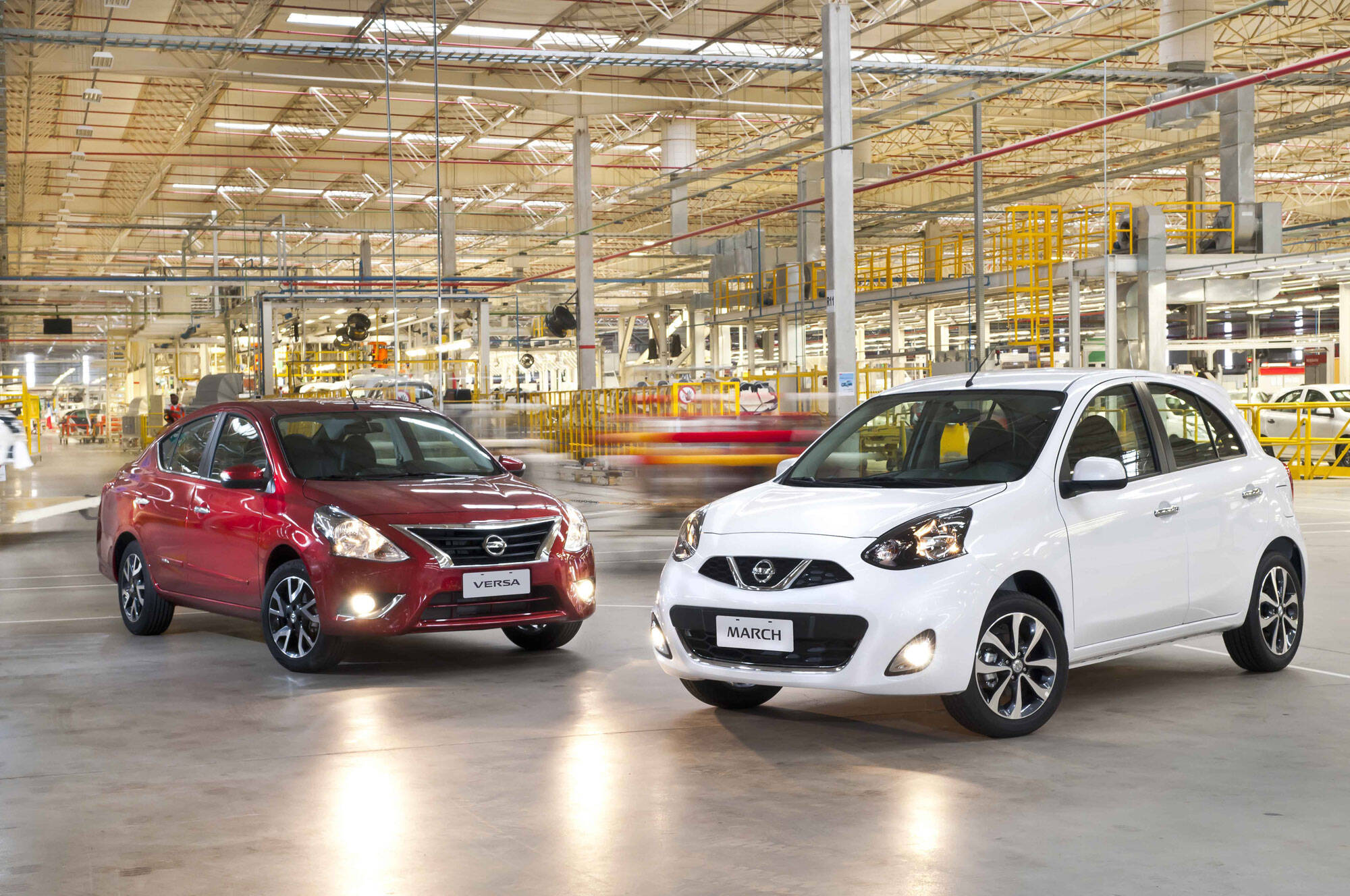 Nissan March e Versa CVT. Foto: Divulgação/Nissan