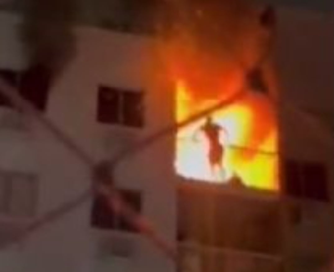 Vizinhos chegaram a relatar que ele parecia querer se jogar do apartamento por causa do pânico. 