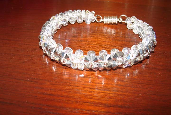 Já ouviu falar sobre os cristais Swarovski? Eles são conhecidos por sua qualidade e brilho excepcionais. E chamam atenção lançando dúvida no ar sobre o seu valor.  Reprodução: Flipar