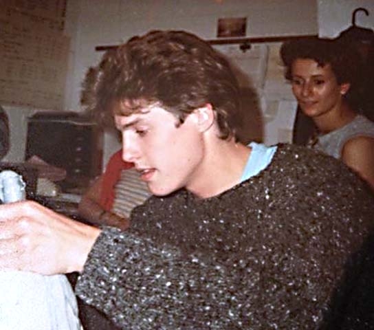 Em 1987, após algumas experiências em séries televisivas, Grant ganhou sua primeira oportunidade no cinema ao atuar no drama “Maurice”, de James Ivory. 

 Reprodução: Flipar