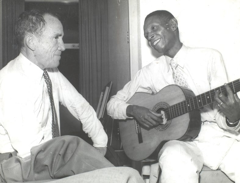 Ataulfo Alves (1909 - 1969) - Compositor e cantor nascido no interior de Minas Gerais. A data de sua morte, 20 de abril, inspirou homenagem com a decretação do Dia do Disco de Vinil. São de sua autoria clássicos do cancioneiro nacional como “Ai! Que Saudade da Amélia”, parceria com Mario Lago, e “Na Cadência do Samba”, com Paulo Gesta.  
 Reprodução: Flipar