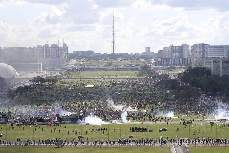 Manifestantes marcham em Brasília por eleições diretas. Foto: Fabio Rodrigues Pozzebom/ Agência Brasil - 24.5.17