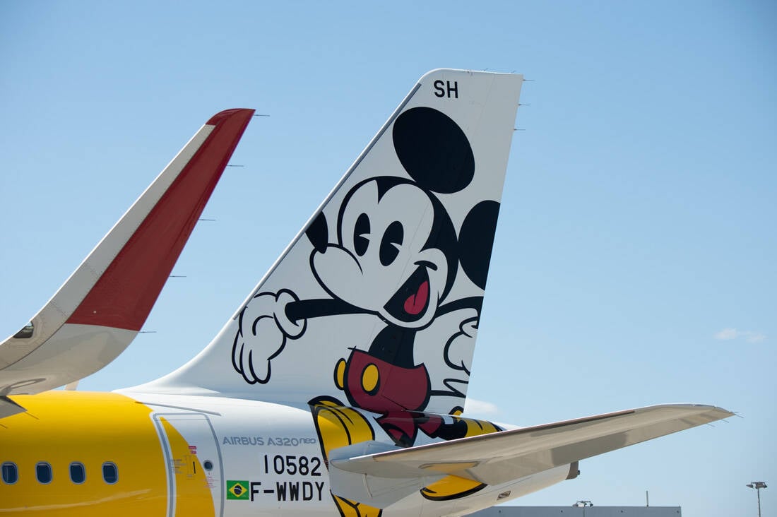 Fotos do avião do Mickey Mouse, que vai sobrevoar o Brasil. Foto: Divulgação/Azul Linhas Aéreas e Walt Disney World