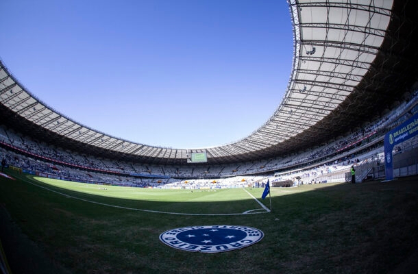 A partida acontece no Mineirão sem a presença de público em decorrência da punição preventiva aplicada pelo Superior Tribunal de Jutiça Desportiva (STJD) ao Cruzeiro.