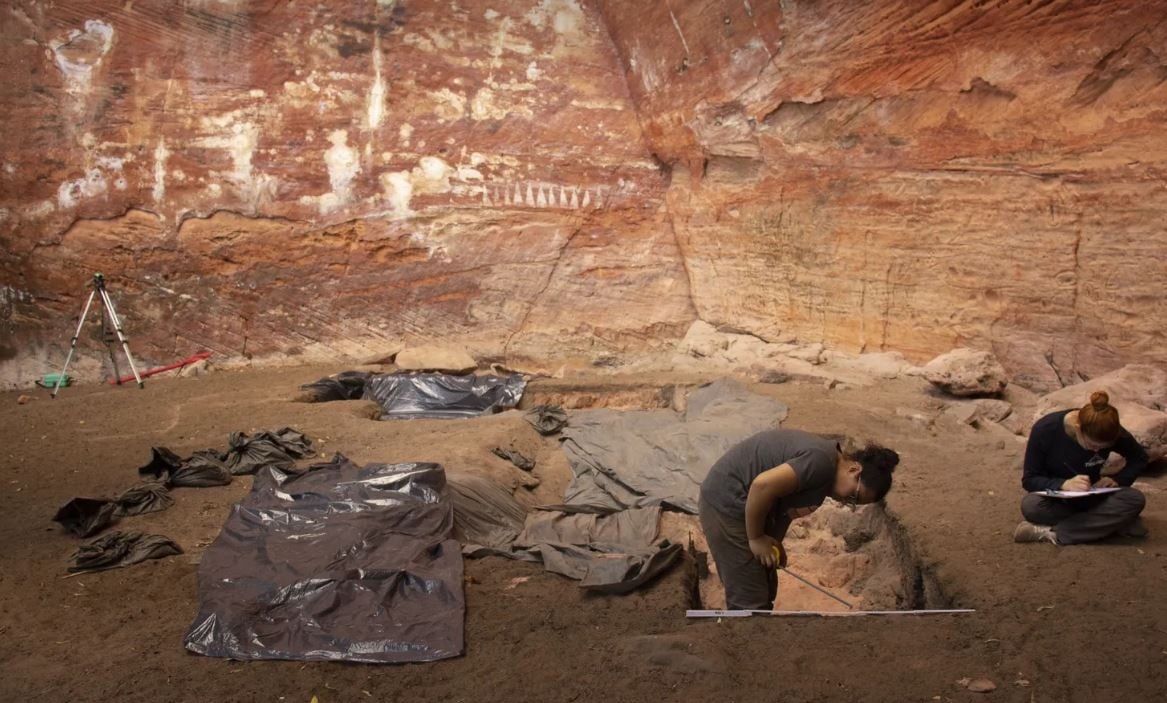 Os pesquisadores Geraldo Pereira de Moraes Jr e Cláudia Cunha registraram imagens da descoberta, que indica a possível existência de um antigo templo indígena no local. 