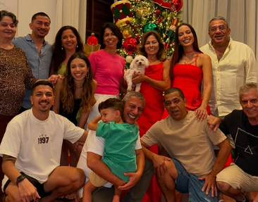 Anitta celebra Natal com familia Reprodução Instagram - 26.12.2024