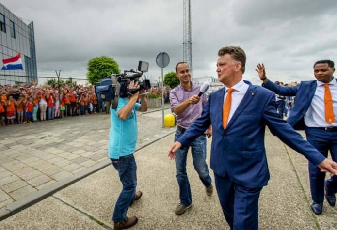 Louis van Gaal assina com a Holanda até a Copa do Mundo de 2022. Foto: Lance!