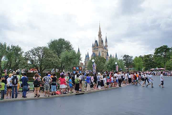 A Tokyo Disneyland e seu parque vizinho, o Tokyo DisneySea, são os únicos parques da Disney que não são propriedade da The Walt Disney Company(antes Walt Disney Productions).
 Reprodução: Flipar