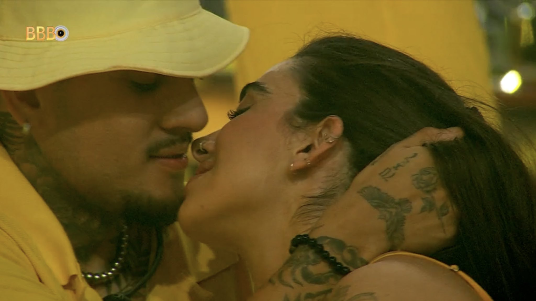 MC Bin Laden e Giovanna se beijaram no 'BBB 24' Reprodução/Globo - 03.02.2024 