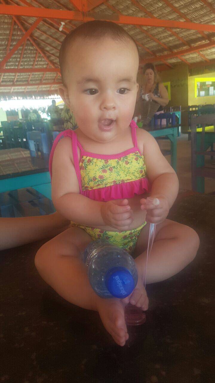 Valentina curtindo uma praia com a família.... Foto: Arquivo pessoal