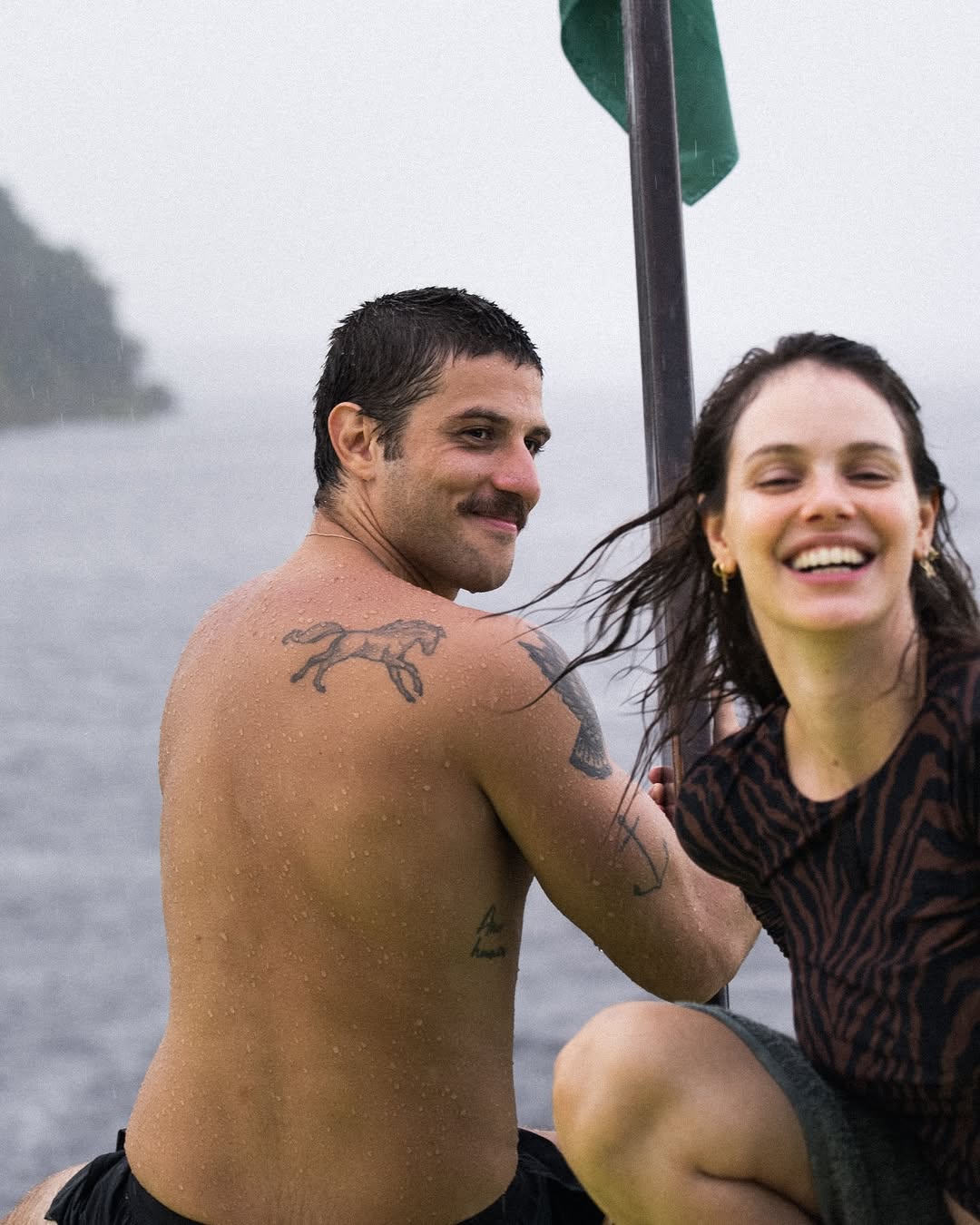 Chay Suede e Laura Neiva já têm tres filhos. Foto: Reprodução Instagram - 19.4.2025