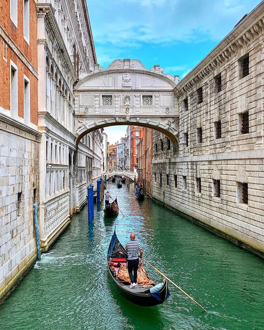 Ponte dei Sospiri (Ponte do Suspiro) em Veneza, na Itália.. Foto: Reprodução/Instagram @eleni_tsalki 16.11.2022