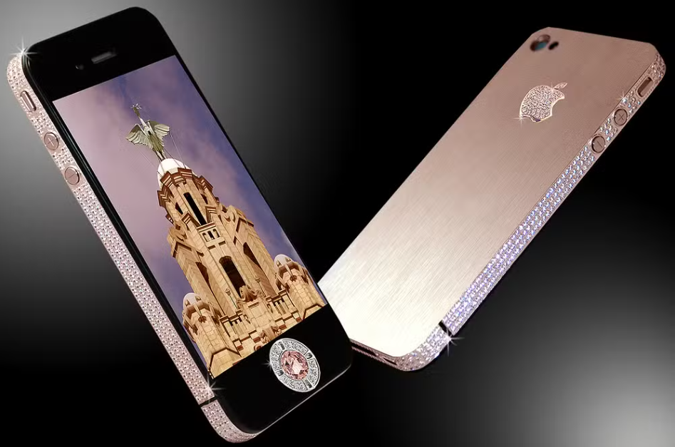 iPhone 4 Diamond Rose Edition - US$ 8 milhões. Esse também tem diamantes na borda, mas é feito de ouro rose e tem um diamante rosa no botão. Reprodução