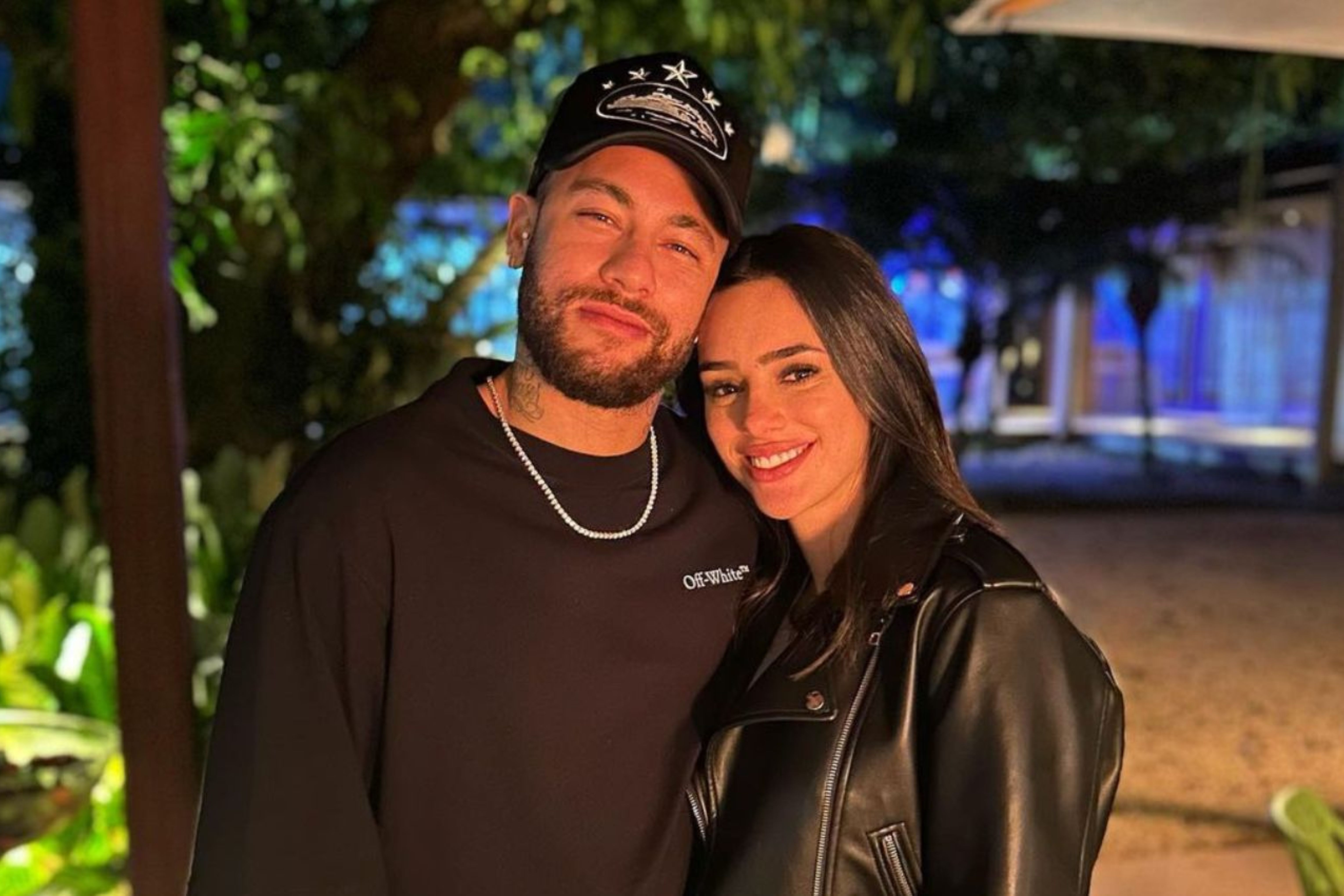 Bruna Biancardi: Em abril de 2023, a influenciadora Bruna Biancardi e o jogador Neymar anunciaram que estavam esperando o primeiro filho. Dois meses depois, Neymar publicou uma carta aberta nas redes sociais, admitindo ter traído Bruna e pedindo desculpas. A filha do casal nasceu em outubro de 2023. Segundo o portal Metrópoles, a influenciadora Fernanda Campos afirmou ter ficado com Neymar na véspera do Dia dos Namorados e revelou que trocavam mensagens desde novembro de 2022, durante a Copa do Mundo no Catar. Reprodução