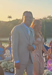 Ricardo é levado ao altar por Joelma. Foto: Reprodução/ Instagram @nataliasarraff