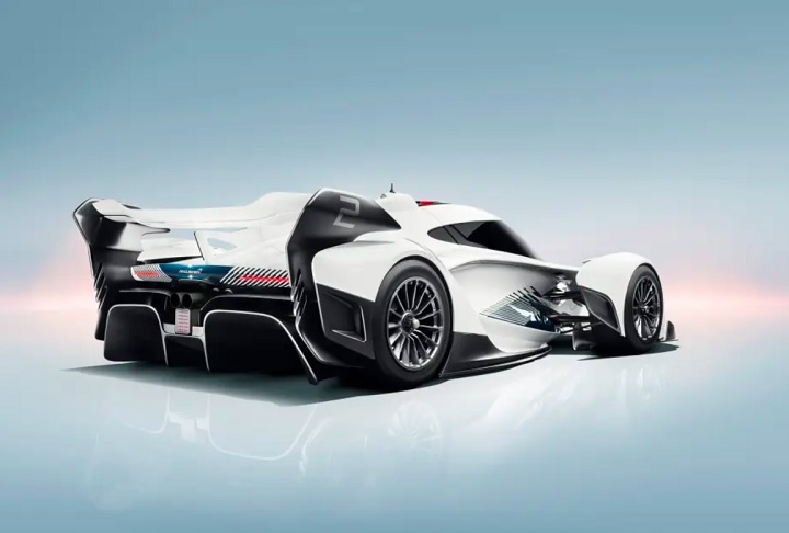 Ele apareceu pela primeira vez no jogo Gran Turismo Sport em 2017 e só em 2021 ganhou uma versão de verdade. Seu motor V10 aspirado entrega cerca de 830 cv, permitindo que o carro acelere de 0 a 100 km/h em apenas 2,5 segundos. Reprodução: Flipar