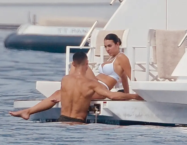 Cristiano Ronaldo e Georgina em momento íntimo MEGA