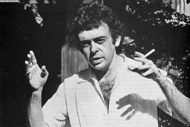 Glauber mudou-se ainda criança para Salvador, em 1947. Desde cedo, demonstrou inclinação para as artes, escrevendo textos e atuando em peças teatrais. 
 Reprodução: Flipar