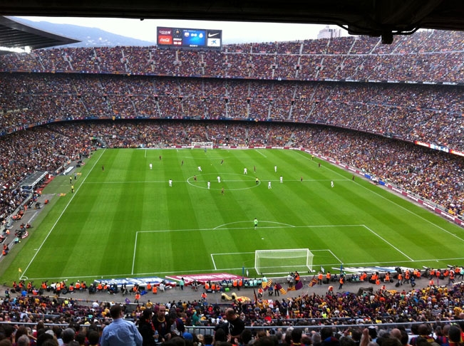 Camp Nou - Inaugurado em 1957, o Camp Nou é o estádio do FC Barcelona e o maior estádio de futebol da Europa. Além de jogos, o estádio abriga um museu dedicado à história do clube, um dos mais importantes do futebol mundial. Reprodução: Flipar