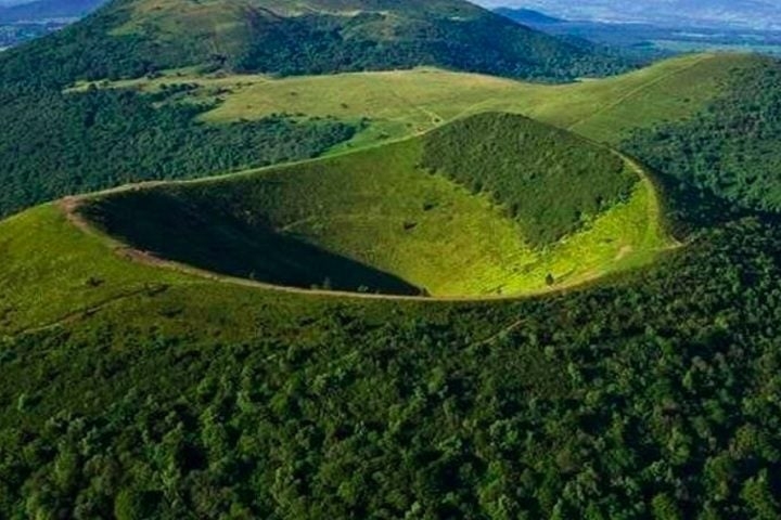 Trata-se do Vulcão Amazonas, localizado na região de Uatumã, no Pará. Reprodução: Flipar