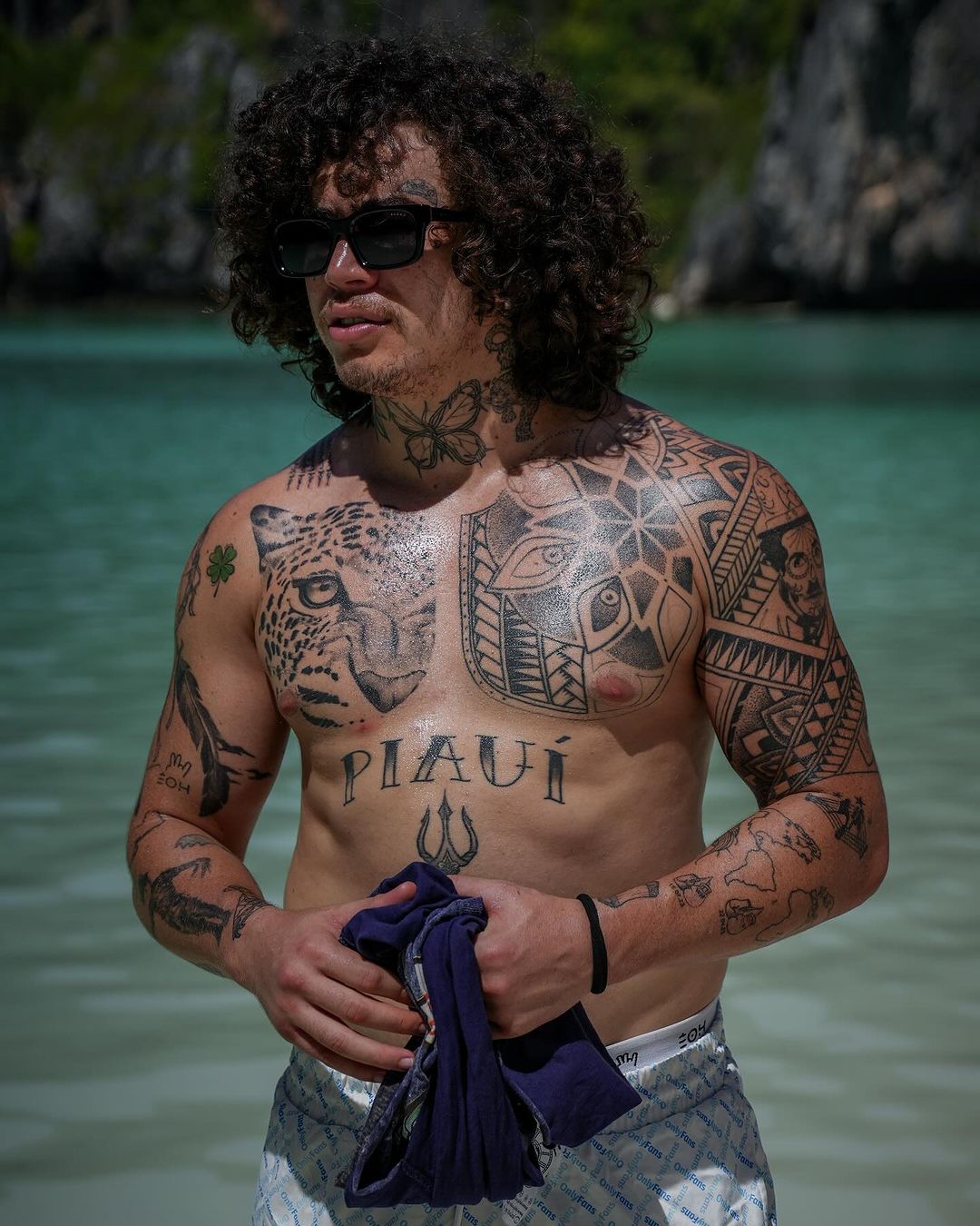 Whindersson Nunes sem camisa na praia Reprodução/Instagram - 06.02.2024