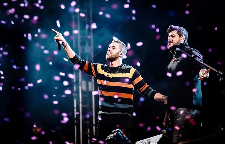 A dupla compartilhou nas redes sociais imagens do show na cidade de Massaranduba, em Santa Catarina, no dia 13/12. Em uma das fotos, Zé Neto aparece aos prantos.


 Reprodução: Flipar